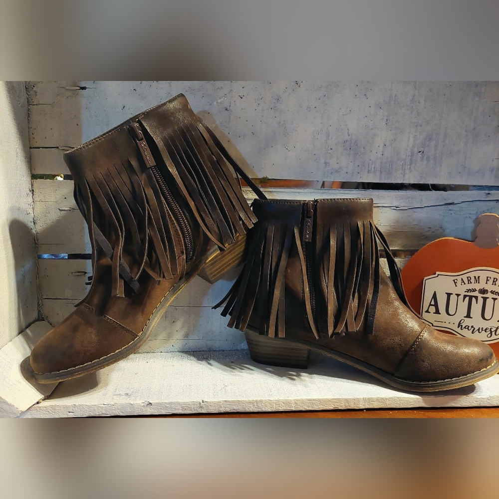 Size 6 Breckelles Brown Fringe Booties